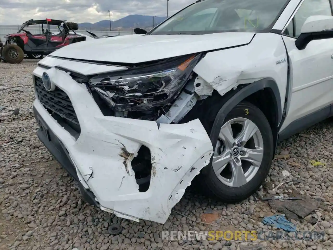 9 Photograph of a damaged car 2T3RWRFV0KW016520 TOYOTA RAV4 2019