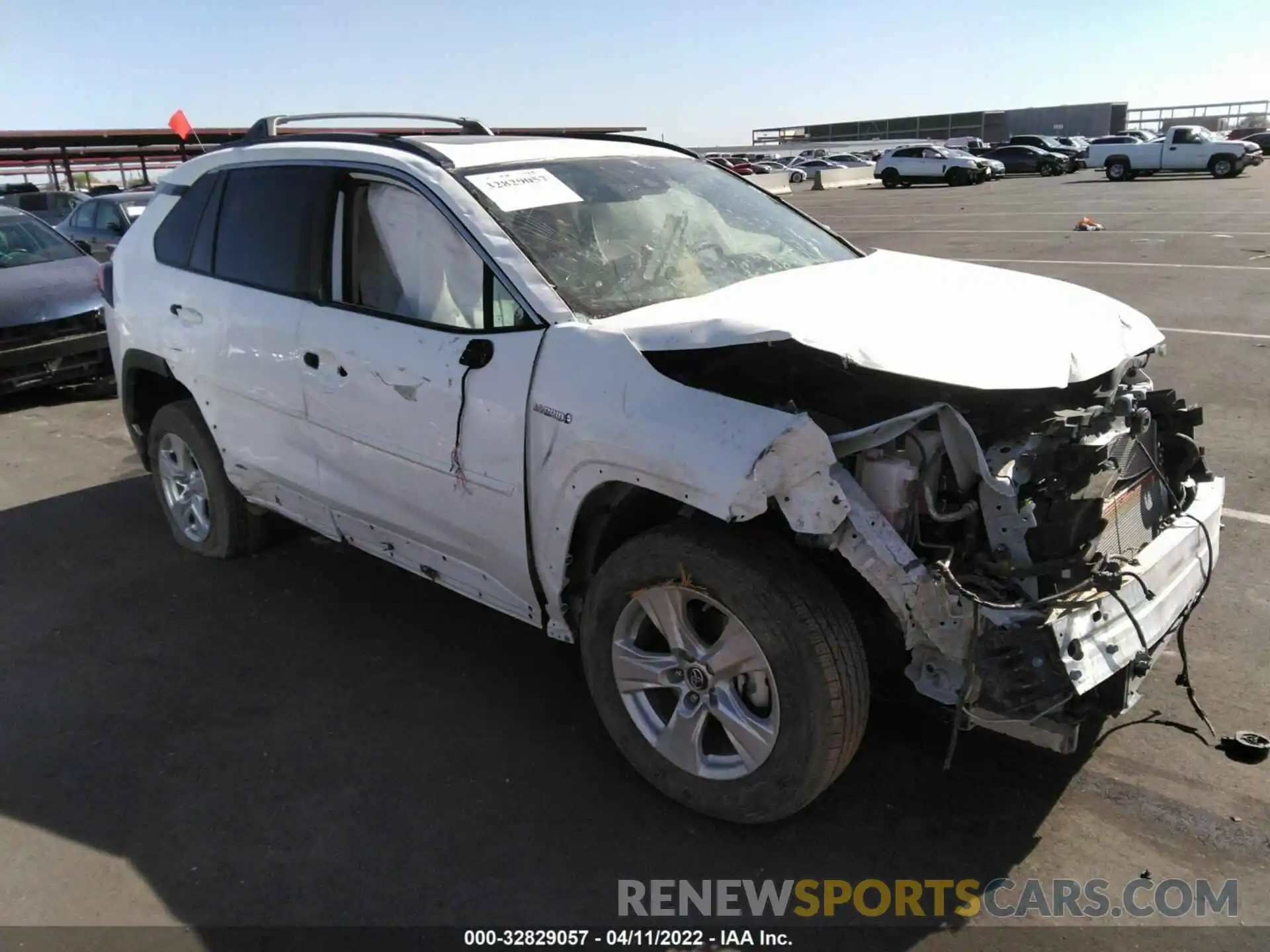 1 Photograph of a damaged car 2T3RWRFV0KW021037 TOYOTA RAV4 2019