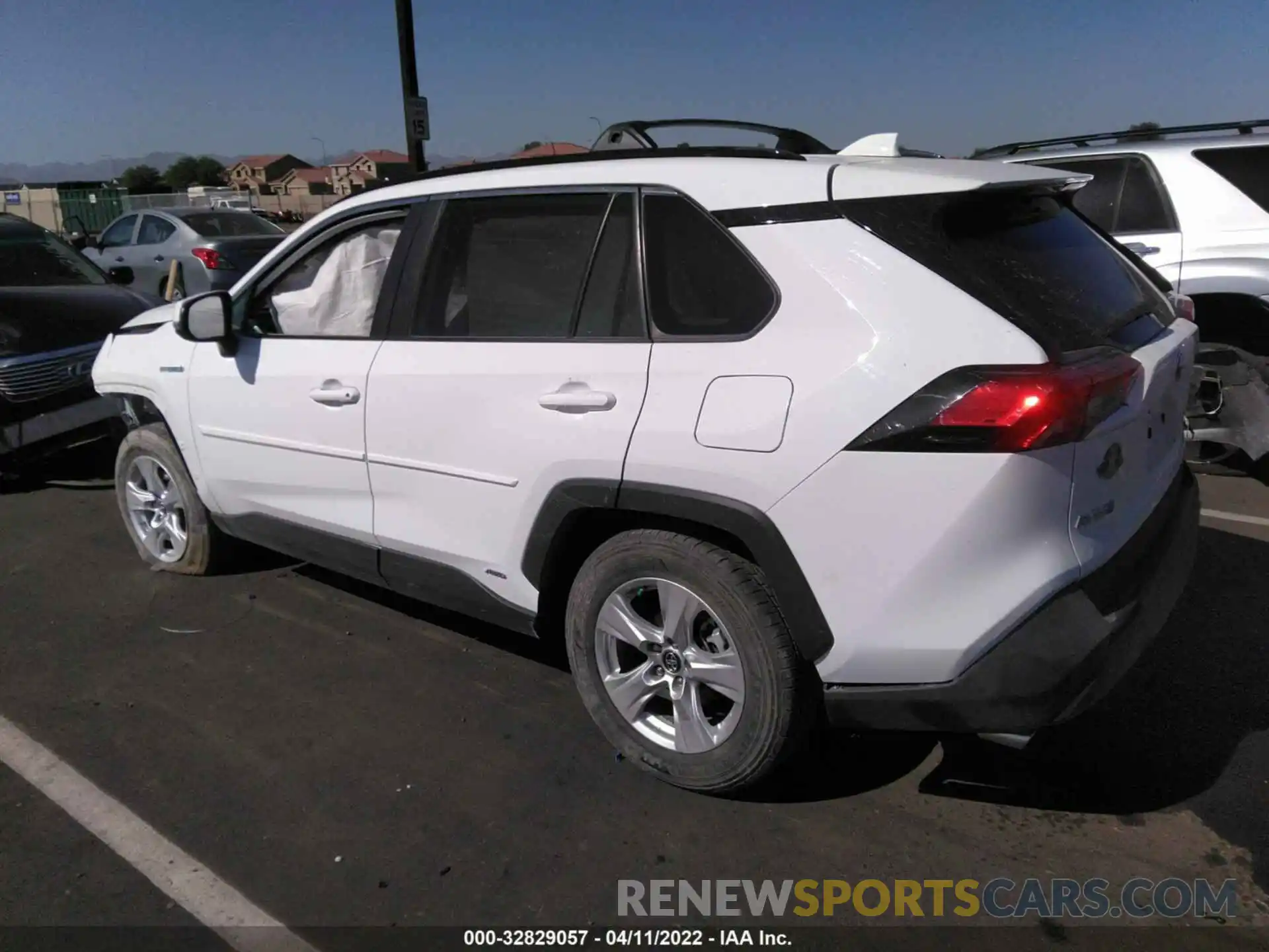 3 Photograph of a damaged car 2T3RWRFV0KW021037 TOYOTA RAV4 2019