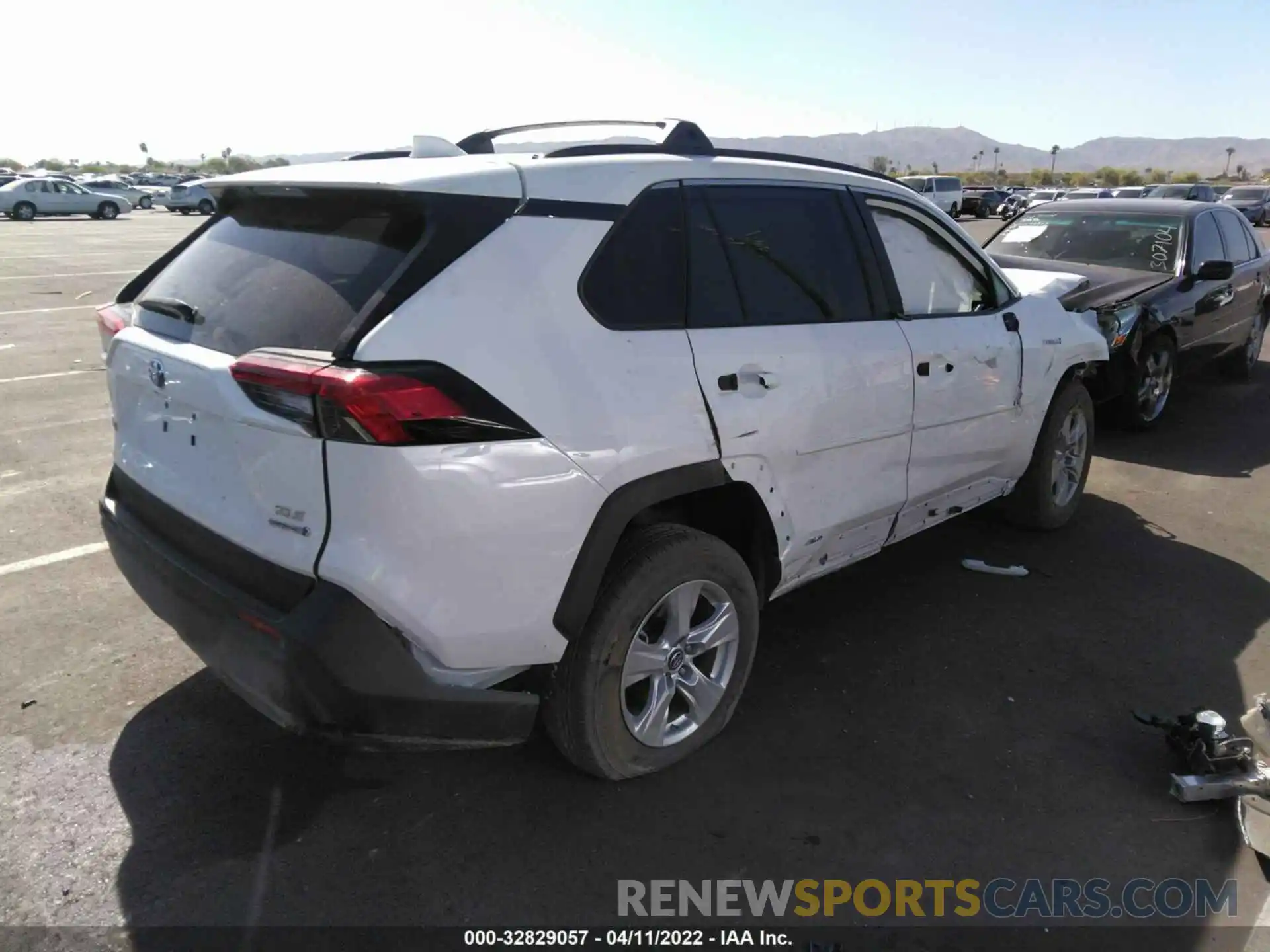 4 Photograph of a damaged car 2T3RWRFV0KW021037 TOYOTA RAV4 2019