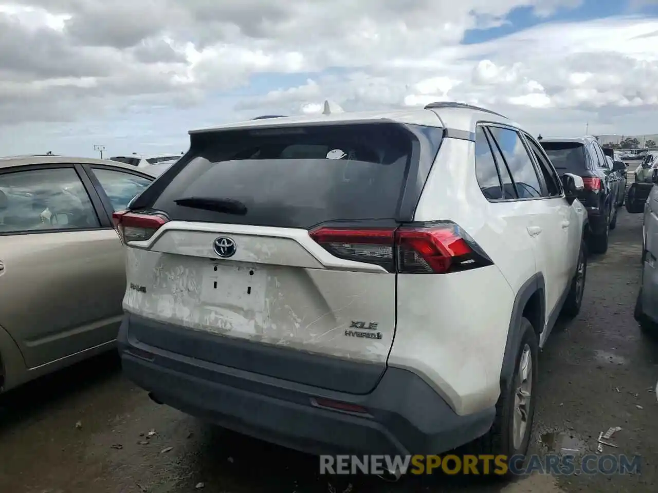 3 Photograph of a damaged car 2T3RWRFV0KW024875 TOYOTA RAV4 2019