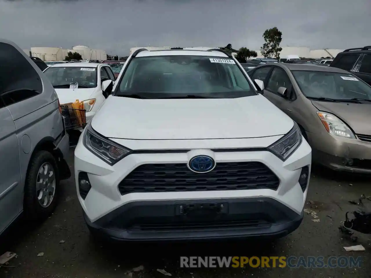 5 Photograph of a damaged car 2T3RWRFV0KW024875 TOYOTA RAV4 2019