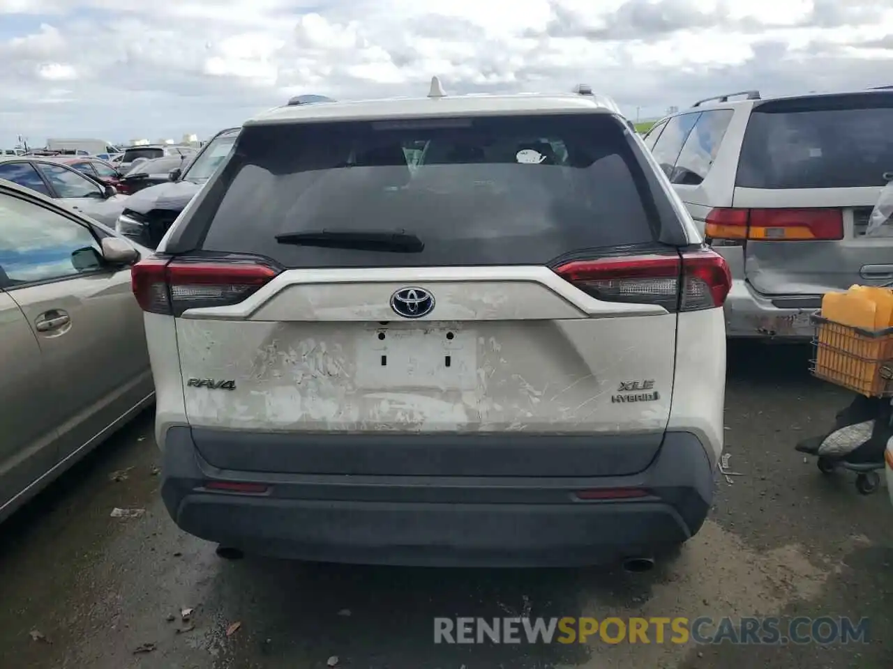 6 Photograph of a damaged car 2T3RWRFV0KW024875 TOYOTA RAV4 2019