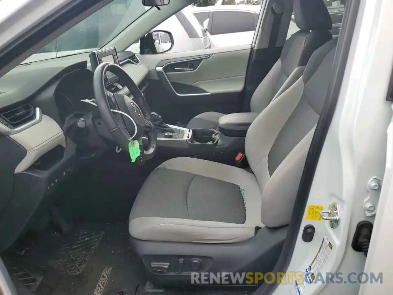 7 Photograph of a damaged car 2T3RWRFV0KW024875 TOYOTA RAV4 2019