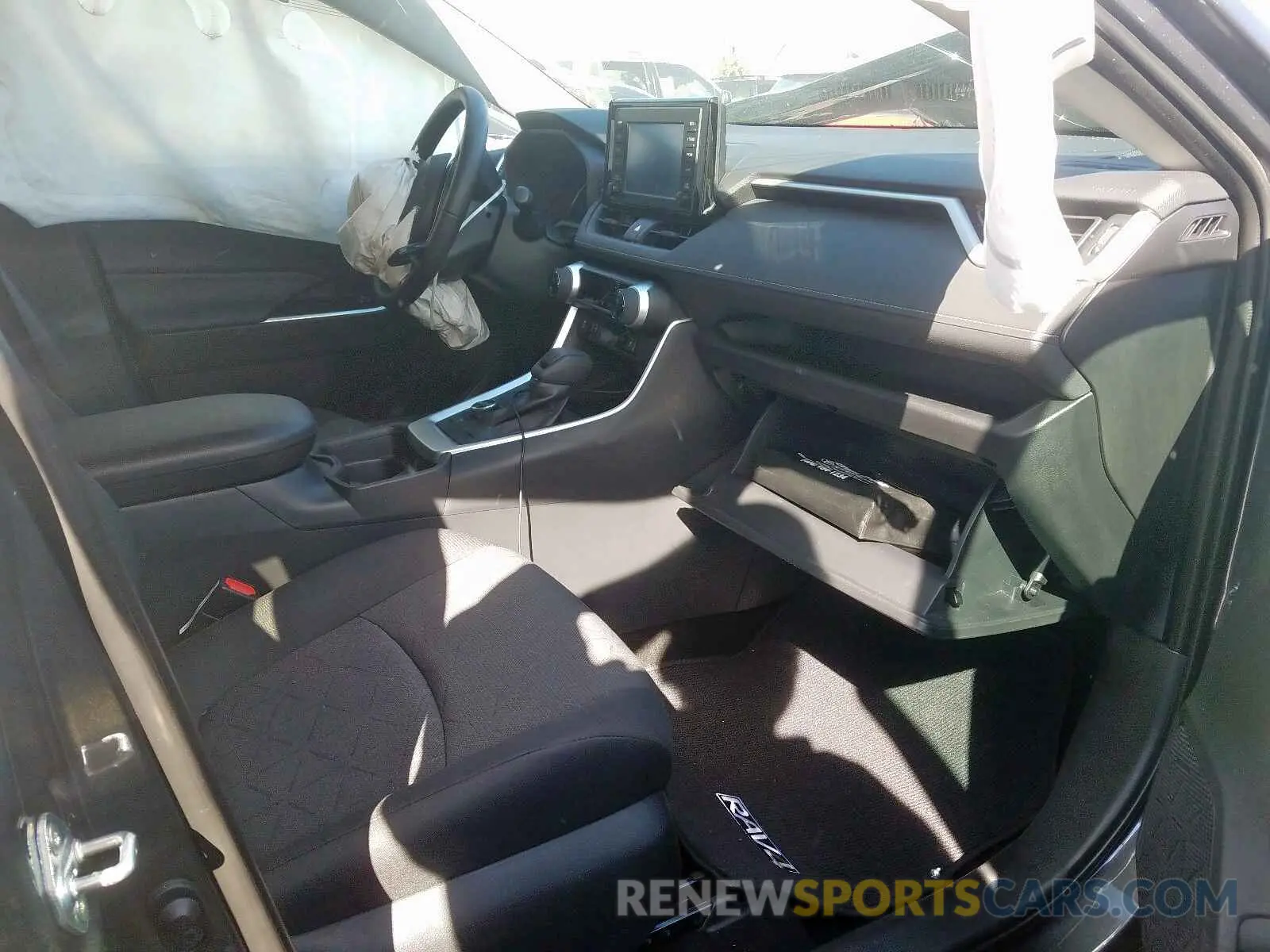 5 Photograph of a damaged car 2T3RWRFV0KW029283 TOYOTA RAV4 2019