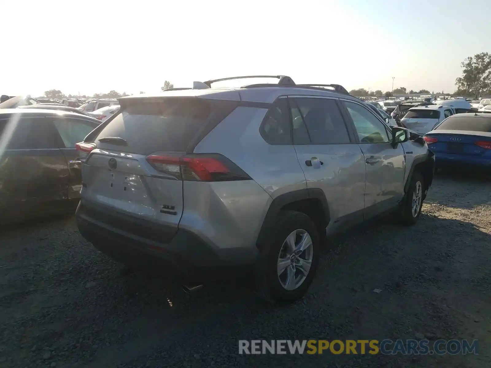 4 Photograph of a damaged car 2T3RWRFV0KW029638 TOYOTA RAV4 2019