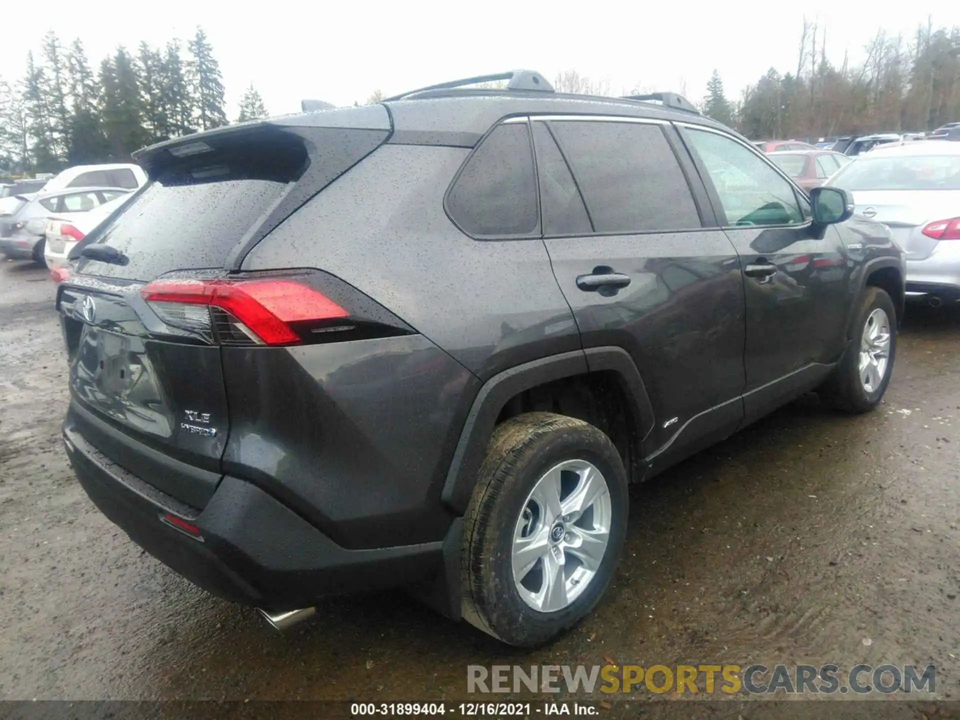 4 Photograph of a damaged car 2T3RWRFV1KW008104 TOYOTA RAV4 2019