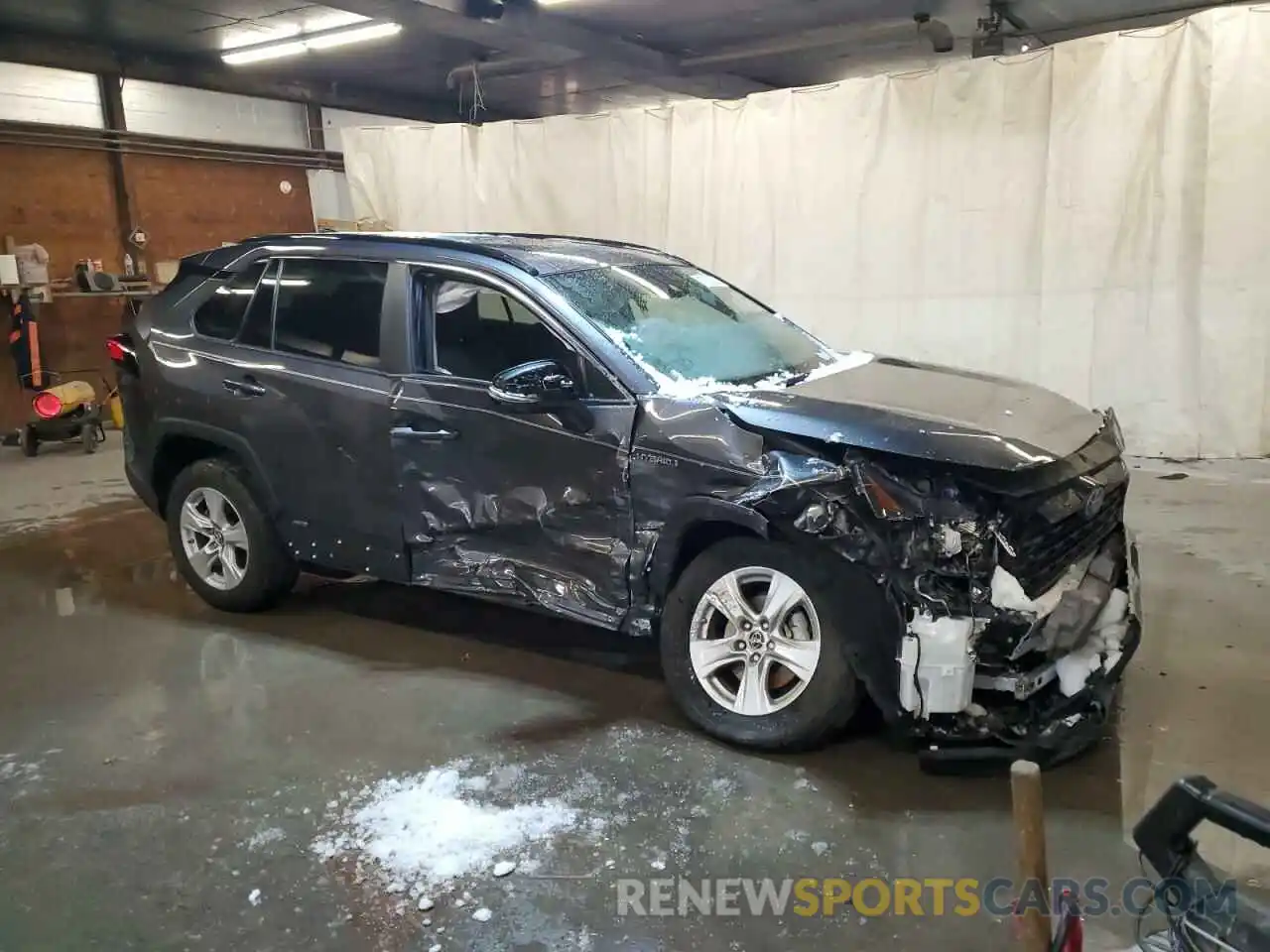 4 Photograph of a damaged car 2T3RWRFV1KW026070 TOYOTA RAV4 2019