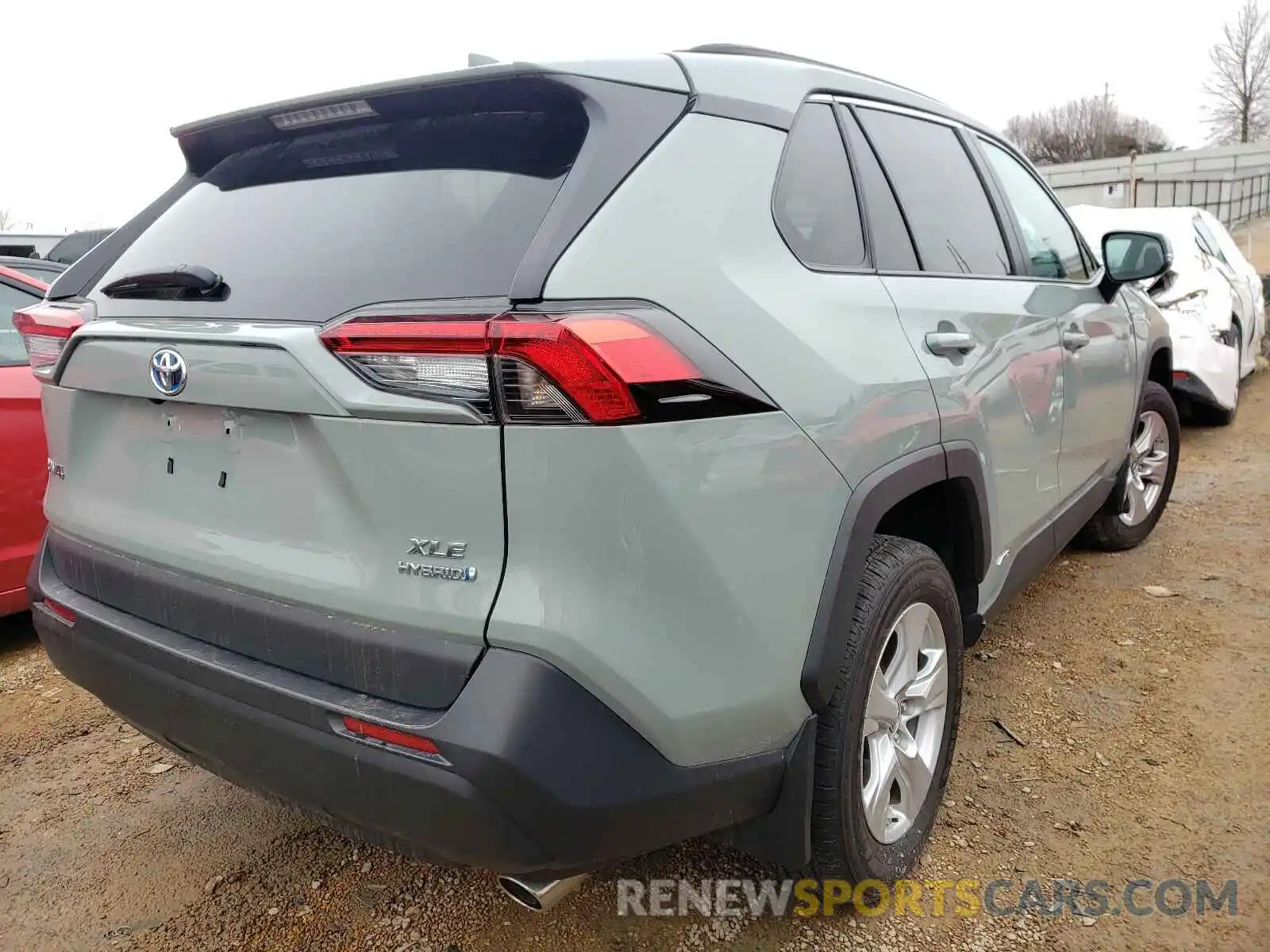 4 Photograph of a damaged car 2T3RWRFV1KW043564 TOYOTA RAV4 2019