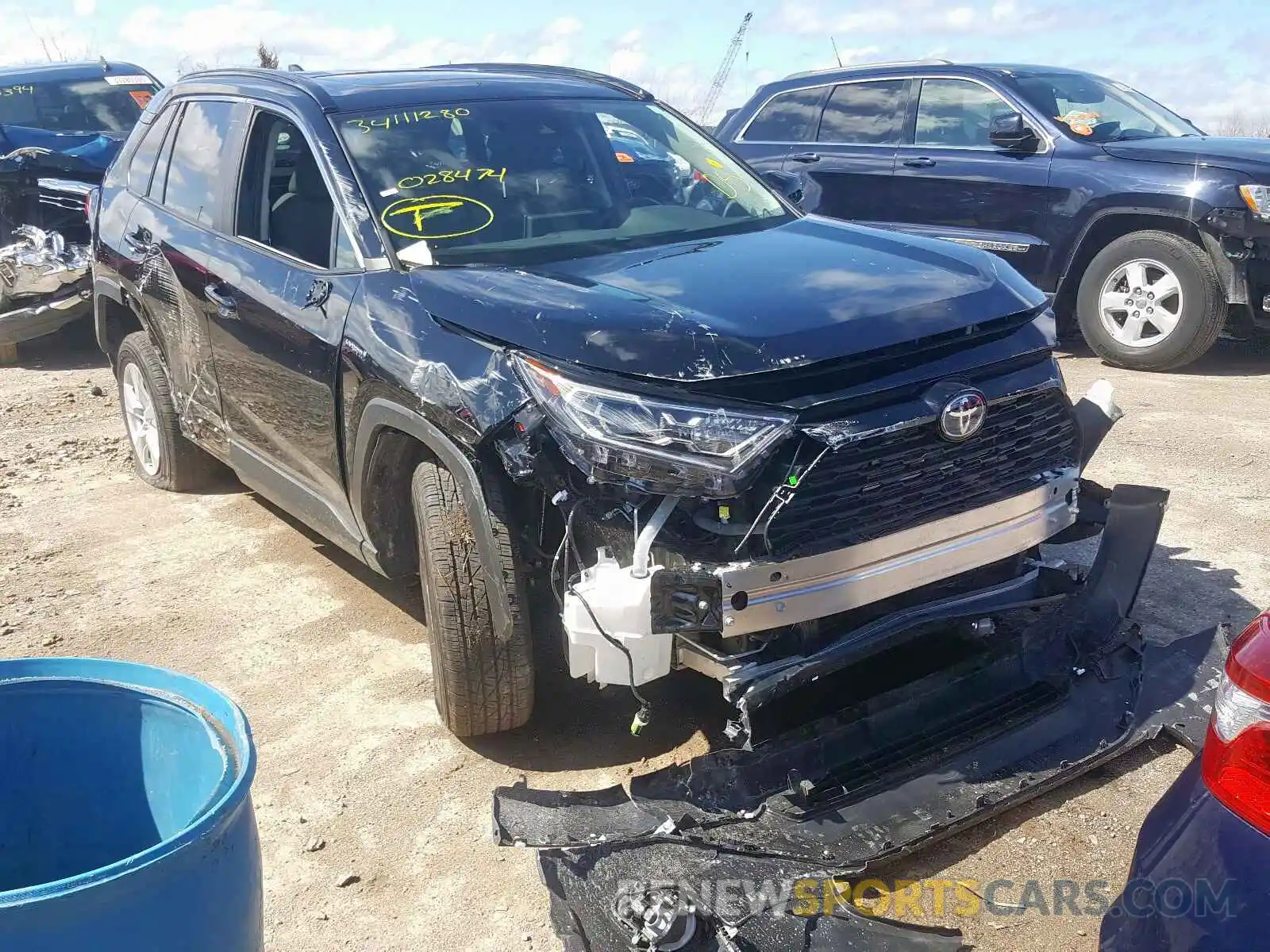 1 Photograph of a damaged car 2T3RWRFV2KW028474 TOYOTA RAV4 2019