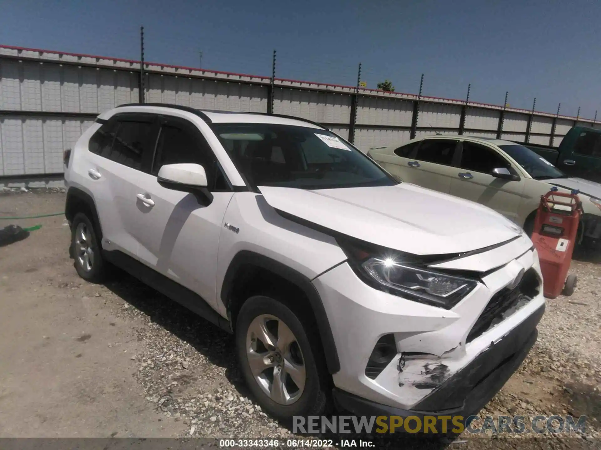 1 Photograph of a damaged car 2T3RWRFV2KW029754 TOYOTA RAV4 2019