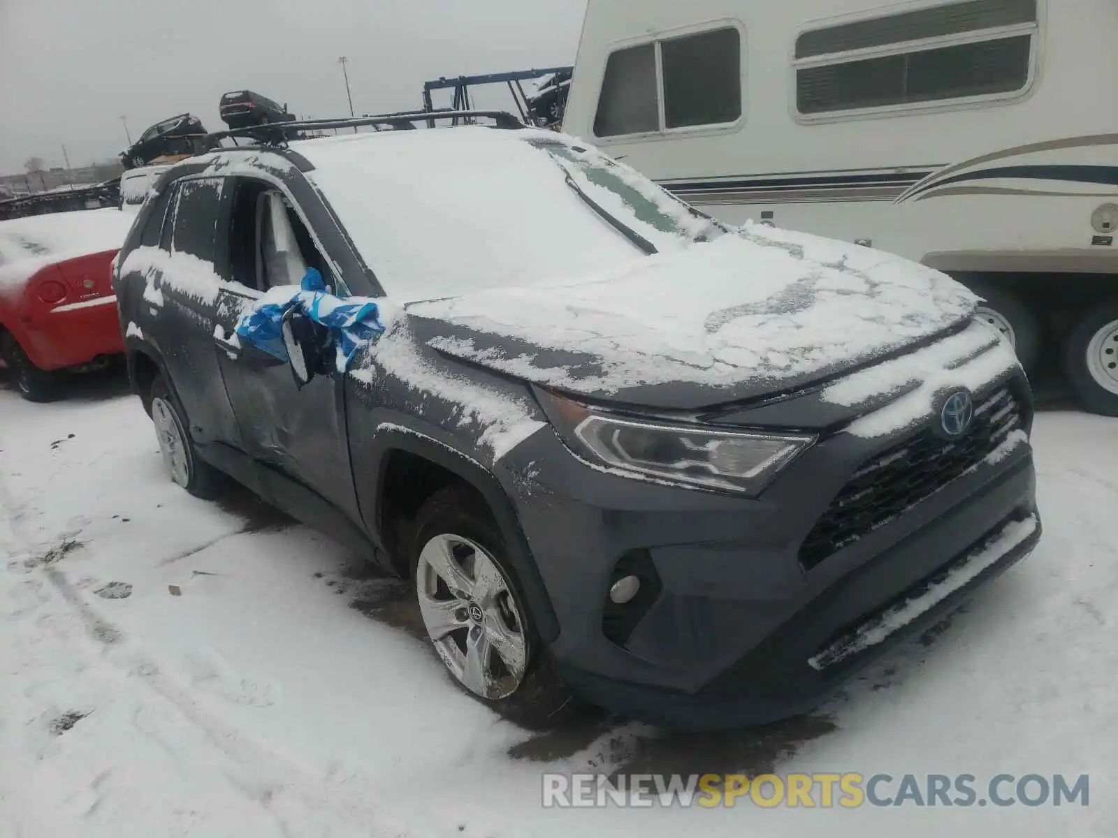 1 Photograph of a damaged car 2T3RWRFV2KW029902 TOYOTA RAV4 2019