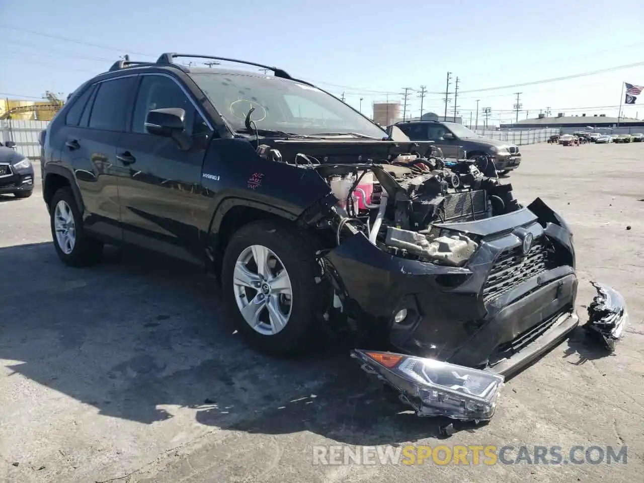 1 Photograph of a damaged car 2T3RWRFV2KW041709 TOYOTA RAV4 2019