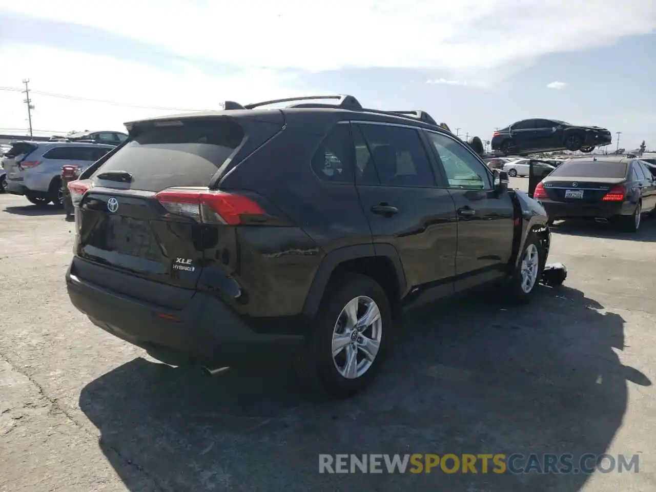 4 Photograph of a damaged car 2T3RWRFV2KW041709 TOYOTA RAV4 2019