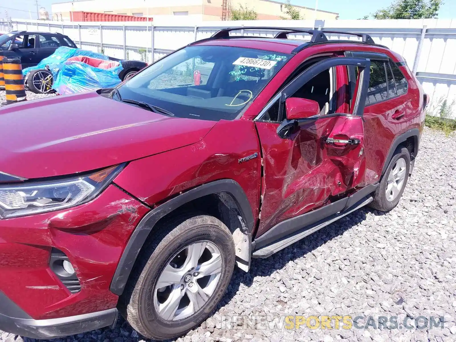 9 Photograph of a damaged car 2T3RWRFV2KW044285 TOYOTA RAV4 2019