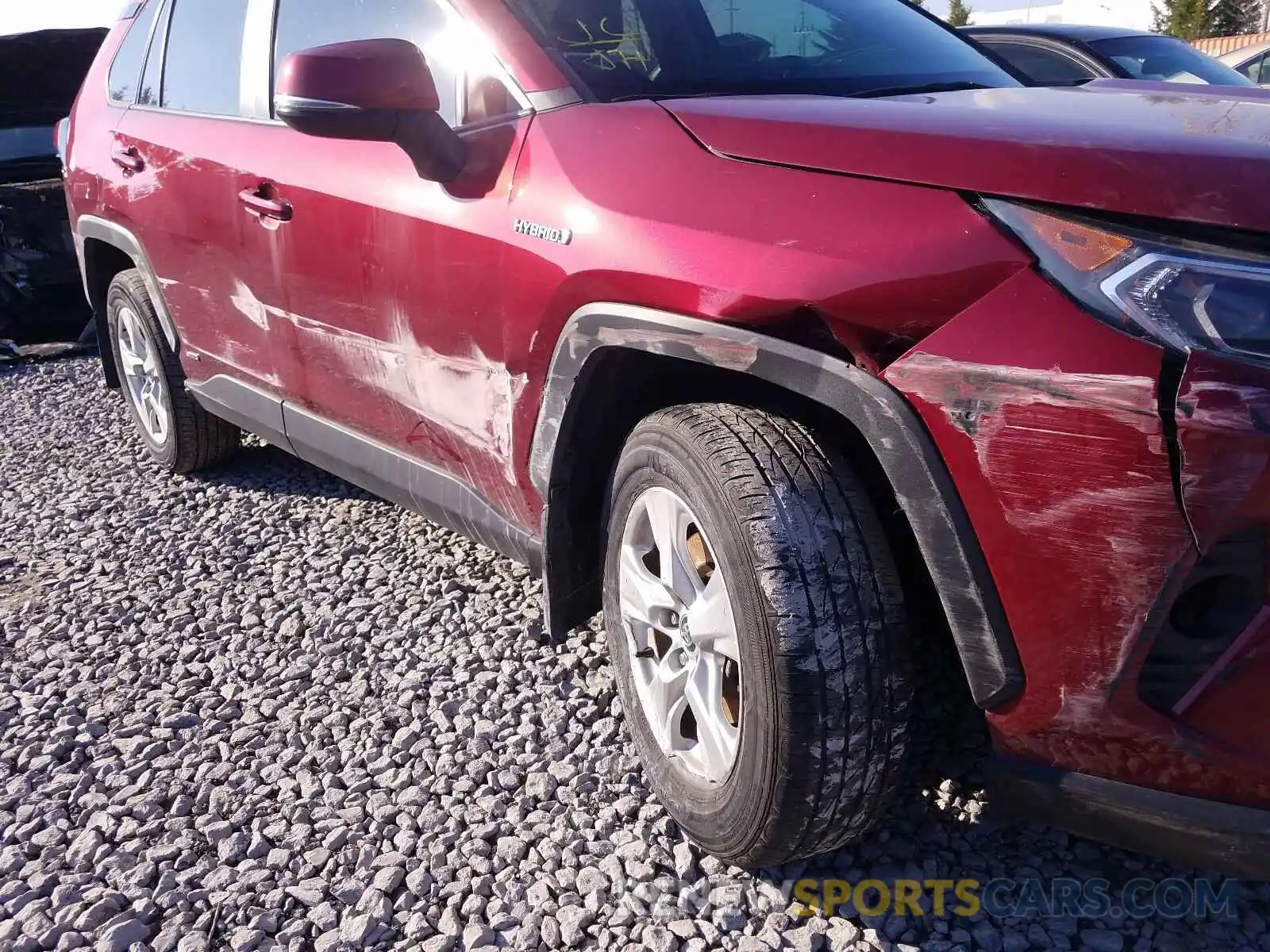 9 Photograph of a damaged car 2T3RWRFV3KW005818 TOYOTA RAV4 2019