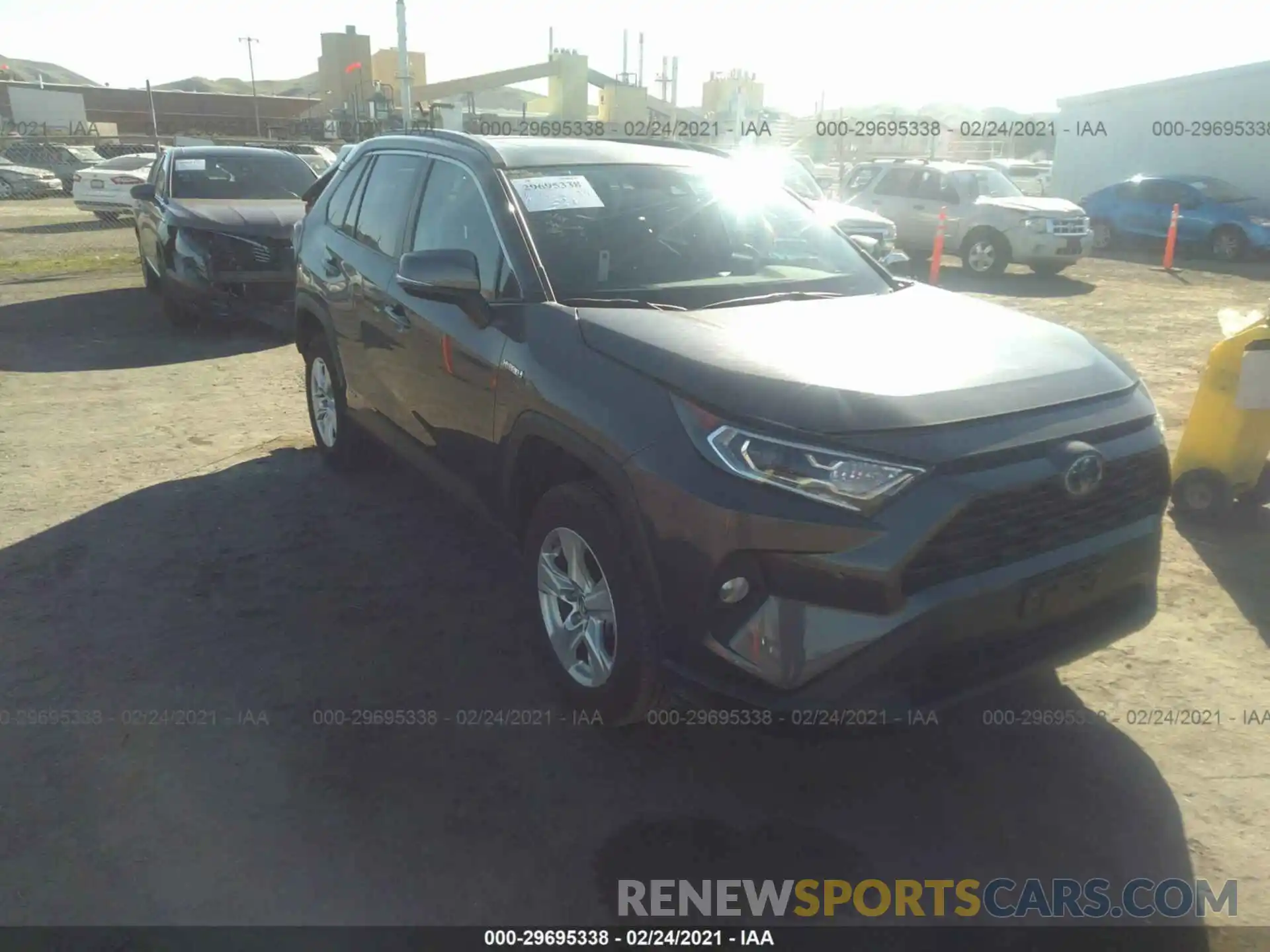 1 Photograph of a damaged car 2T3RWRFV3KW006841 TOYOTA RAV4 2019