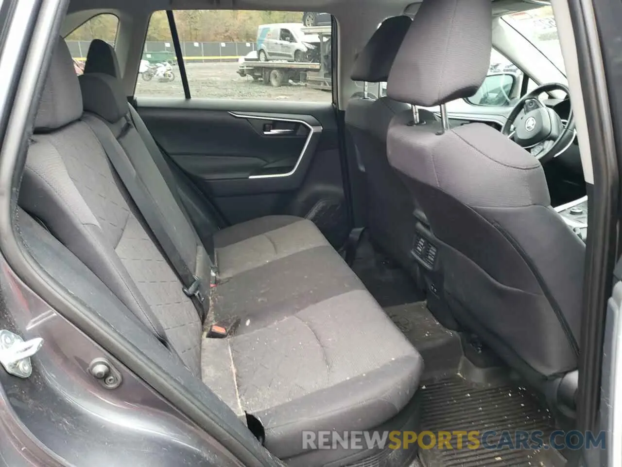 6 Photograph of a damaged car 2T3RWRFV3KW031528 TOYOTA RAV4 2019