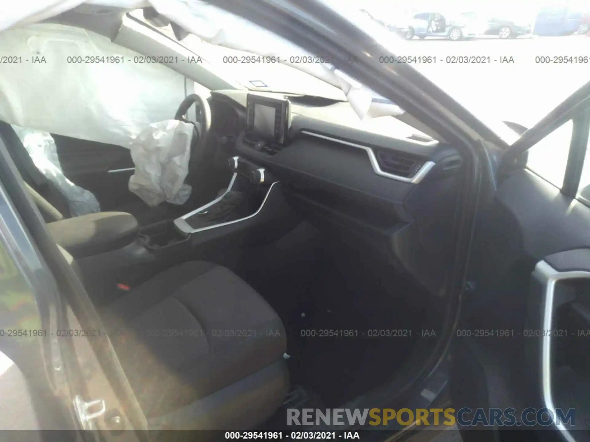 5 Photograph of a damaged car 2T3RWRFV3KW036311 TOYOTA RAV4 2019