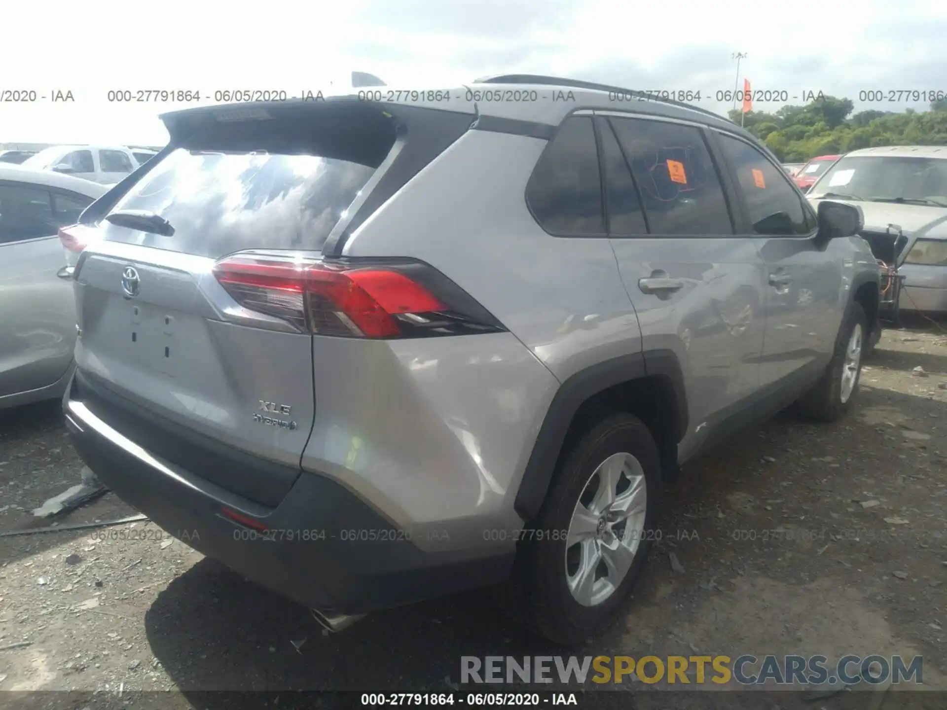 4 Photograph of a damaged car 2T3RWRFV3KW040665 TOYOTA RAV4 2019