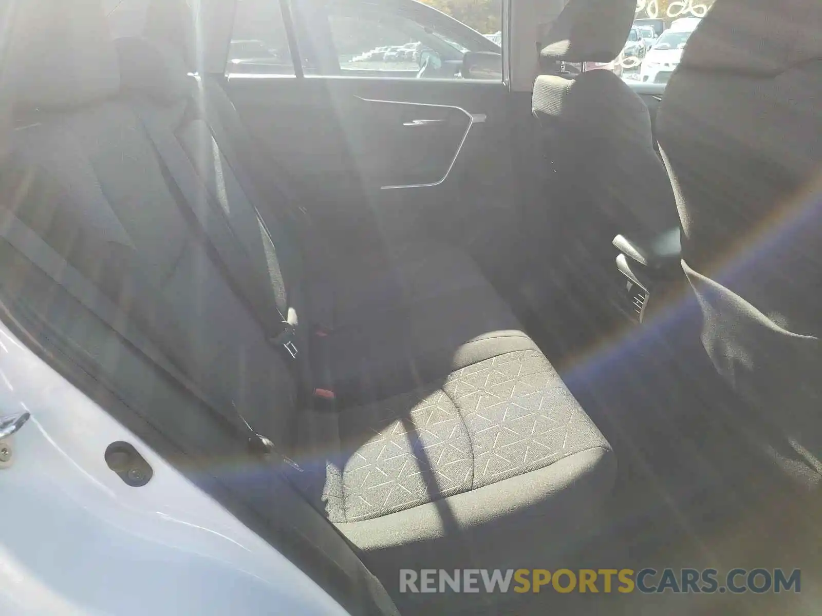 6 Photograph of a damaged car 2T3RWRFV3KW046014 TOYOTA RAV4 2019