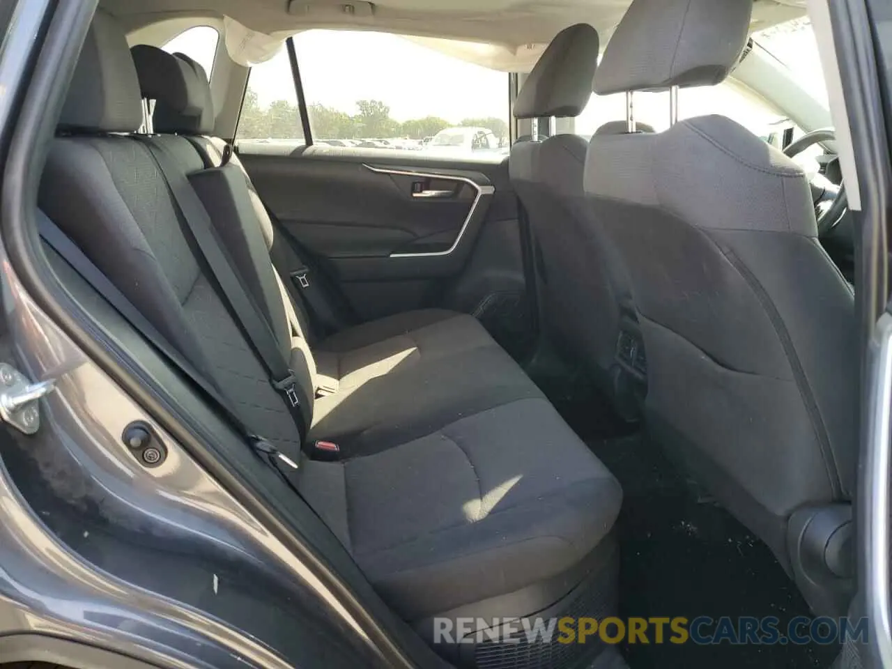 10 Photograph of a damaged car 2T3RWRFV4KW018271 TOYOTA RAV4 2019