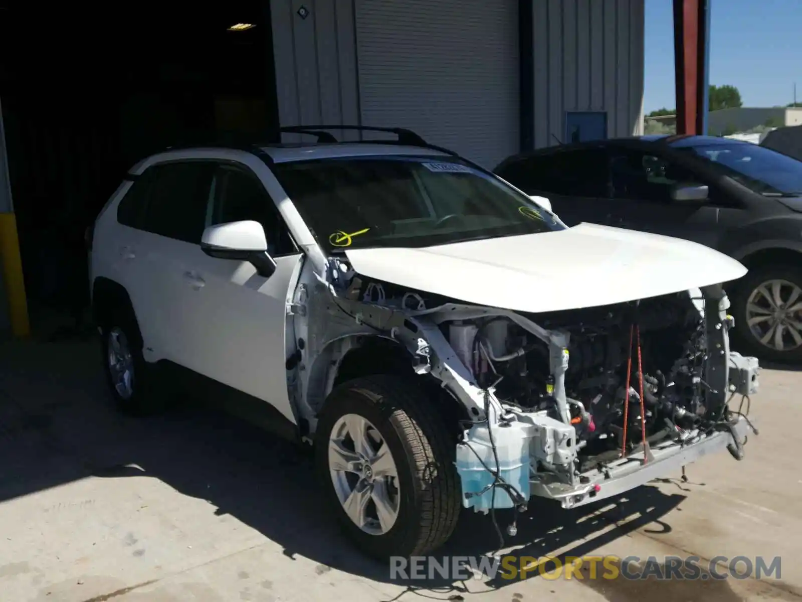 1 Photograph of a damaged car 2T3RWRFV5KW014357 TOYOTA RAV4 2019