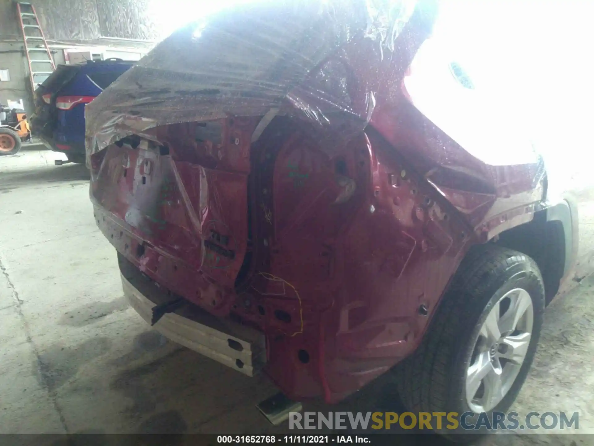 6 Photograph of a damaged car 2T3RWRFV5KW024449 TOYOTA RAV4 2019