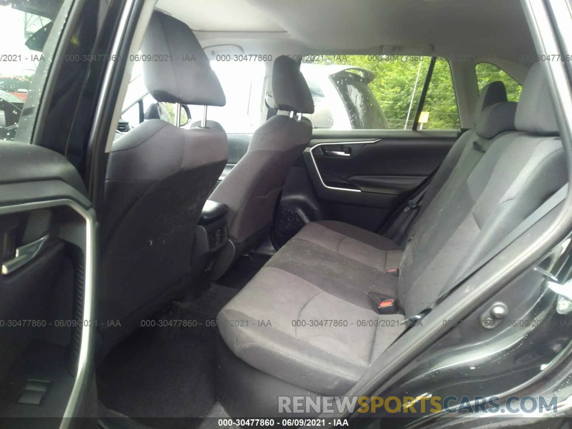 8 Photograph of a damaged car 2T3RWRFV6KW021527 TOYOTA RAV4 2019