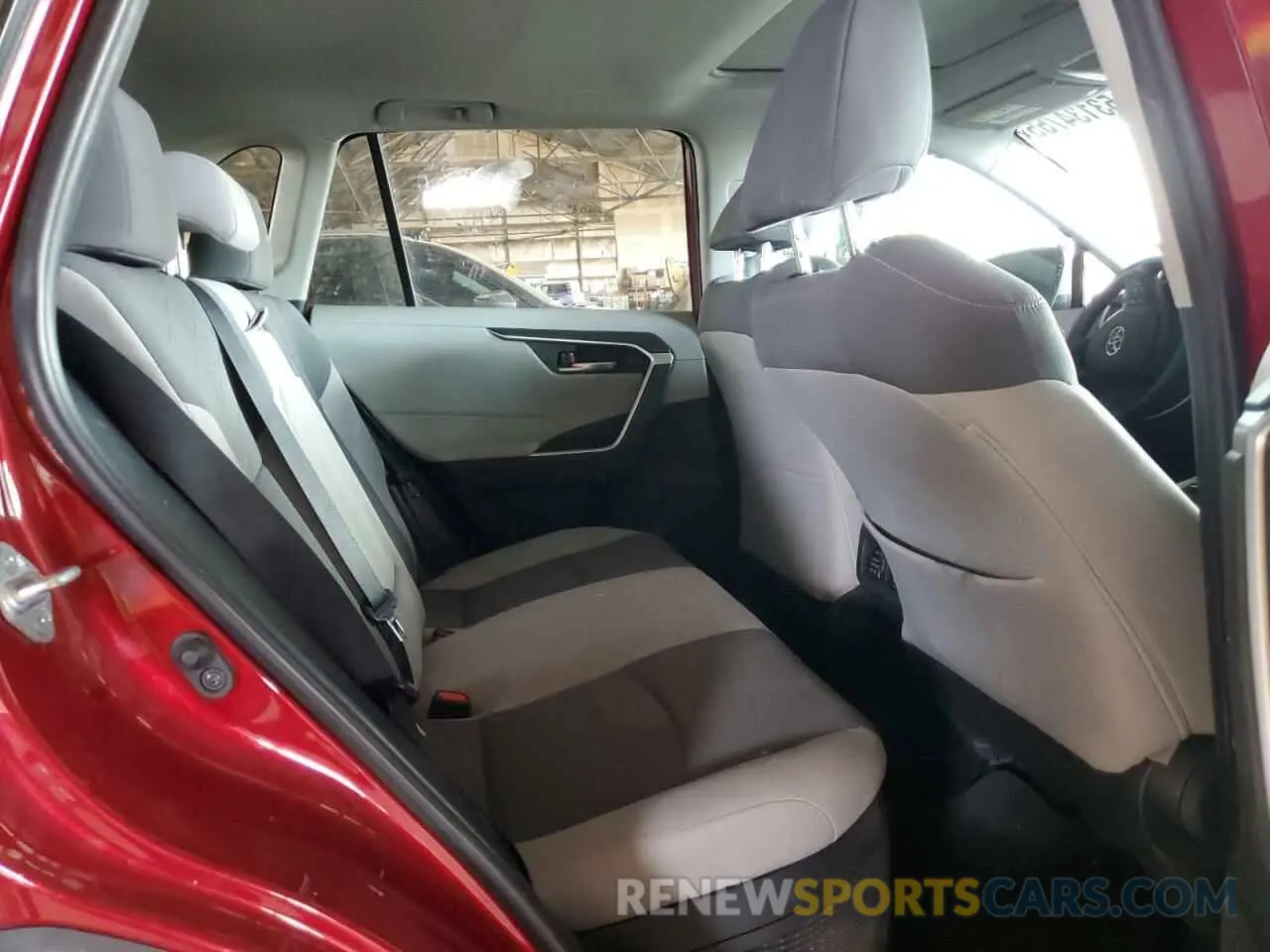 11 Photograph of a damaged car 2T3RWRFV7KW018121 TOYOTA RAV4 2019