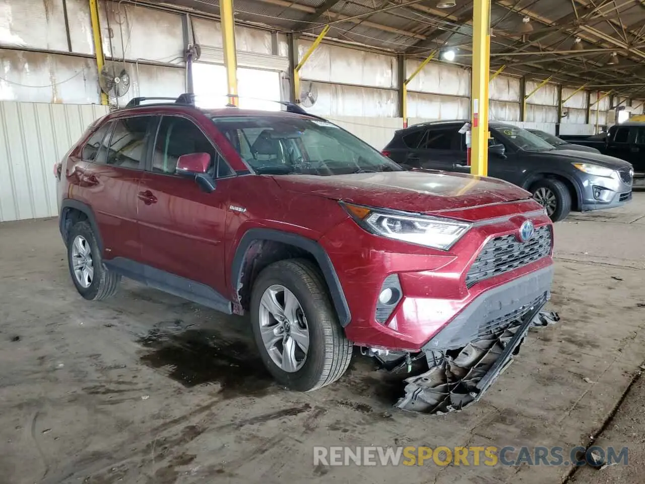 4 Photograph of a damaged car 2T3RWRFV7KW018121 TOYOTA RAV4 2019