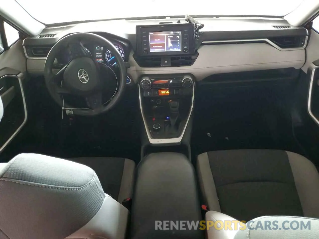 8 Photograph of a damaged car 2T3RWRFV7KW018121 TOYOTA RAV4 2019