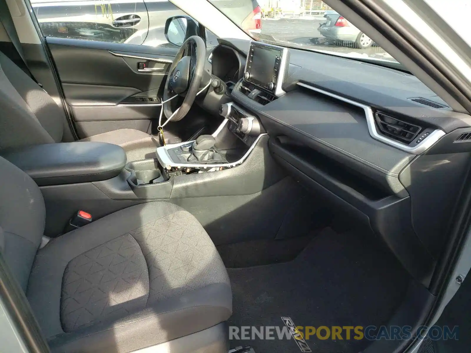 5 Photograph of a damaged car 2T3RWRFV8KW022310 TOYOTA RAV4 2019