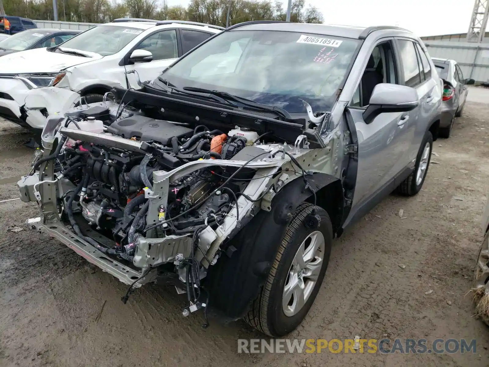 2 Photograph of a damaged car 2T3RWRFV8KW024770 TOYOTA RAV4 2019