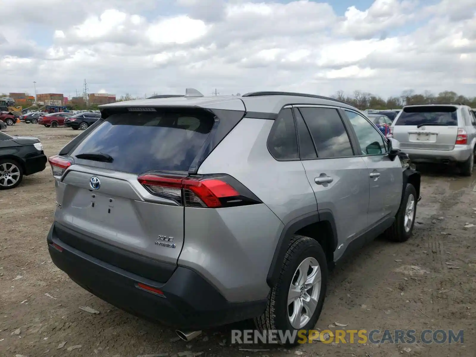 4 Photograph of a damaged car 2T3RWRFV8KW024770 TOYOTA RAV4 2019