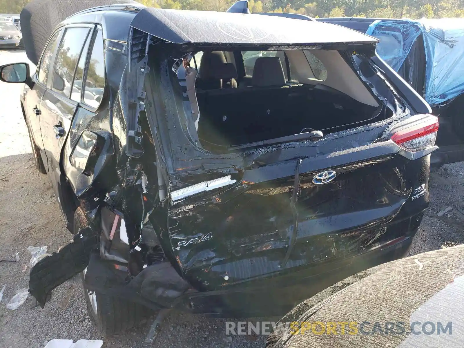 9 Photograph of a damaged car 2T3RWRFV8KW029225 TOYOTA RAV4 2019