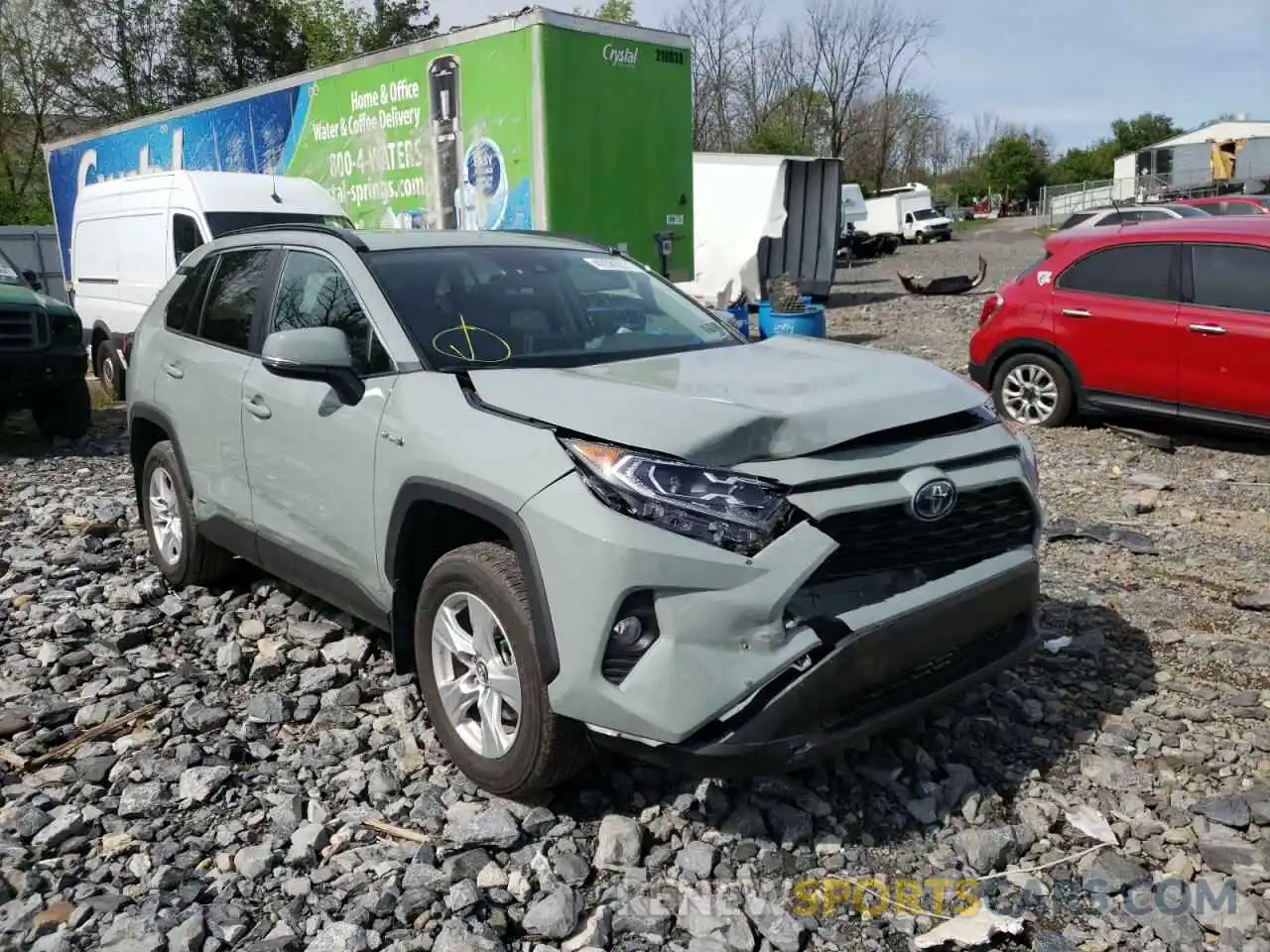 1 Photograph of a damaged car 2T3RWRFV8KW029449 TOYOTA RAV4 2019