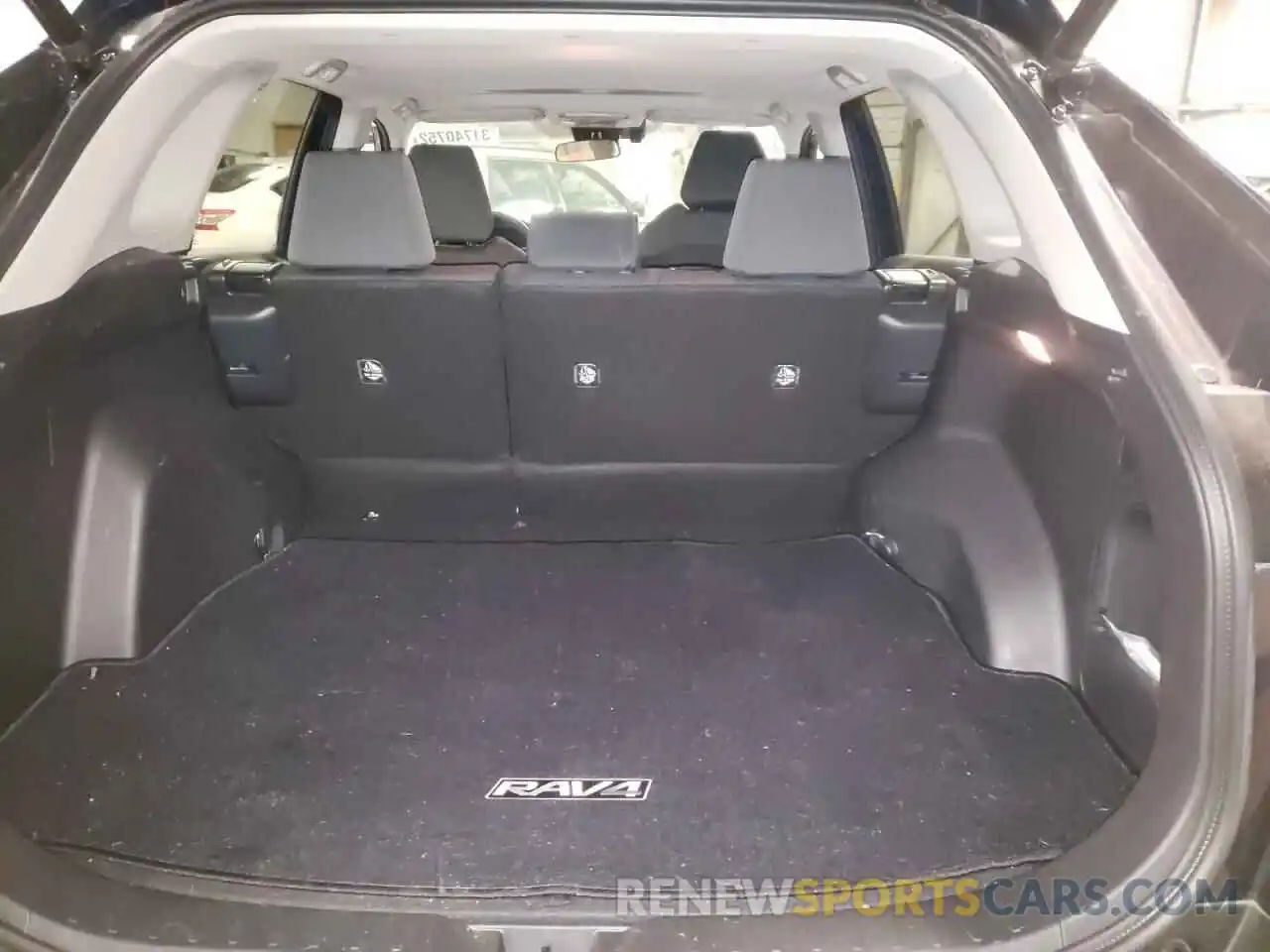 9 Photograph of a damaged car 2T3RWRFV8KW042444 TOYOTA RAV4 2019