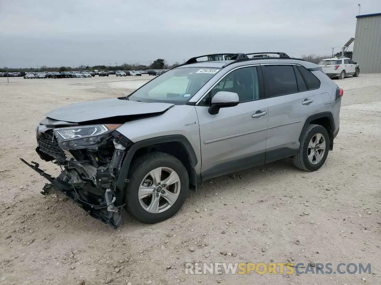 1 Photograph of a damaged car 2T3RWRFV8KW043447 TOYOTA RAV4 2019