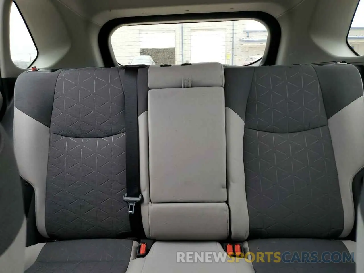 10 Photograph of a damaged car 2T3RWRFV8KW043447 TOYOTA RAV4 2019