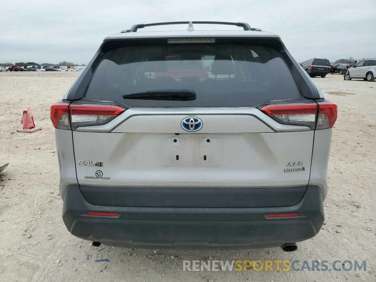 6 Photograph of a damaged car 2T3RWRFV8KW043447 TOYOTA RAV4 2019