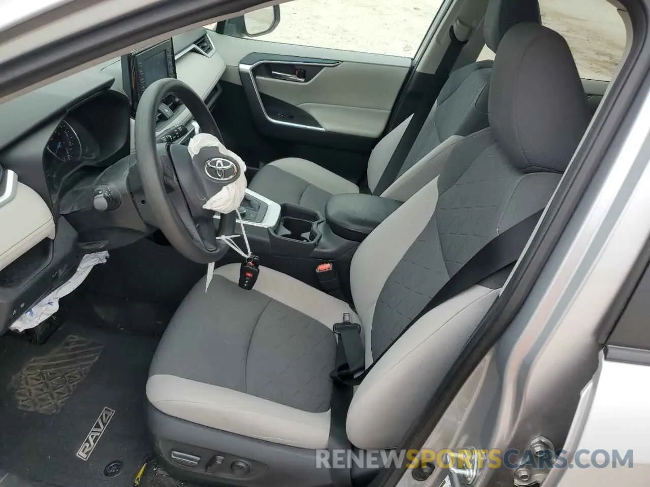 7 Photograph of a damaged car 2T3RWRFV8KW043447 TOYOTA RAV4 2019