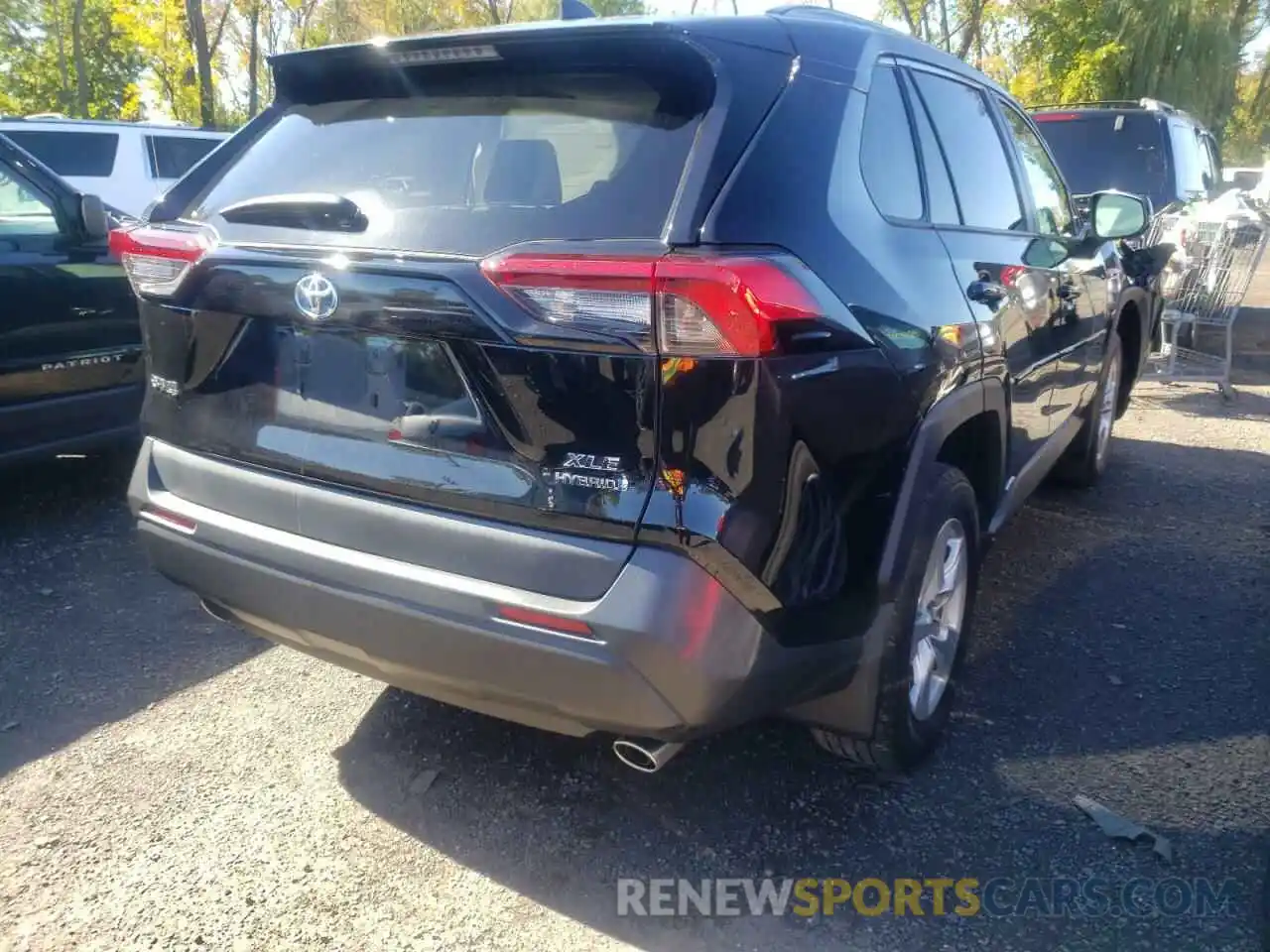 4 Photograph of a damaged car 2T3RWRFV9KW020064 TOYOTA RAV4 2019