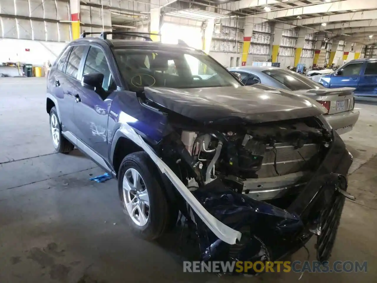 1 Photograph of a damaged car 2T3RWRFV9KW039049 TOYOTA RAV4 2019