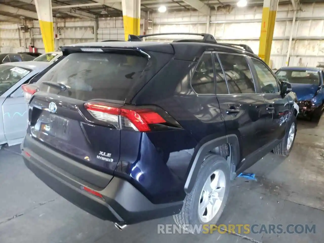 4 Photograph of a damaged car 2T3RWRFV9KW039049 TOYOTA RAV4 2019