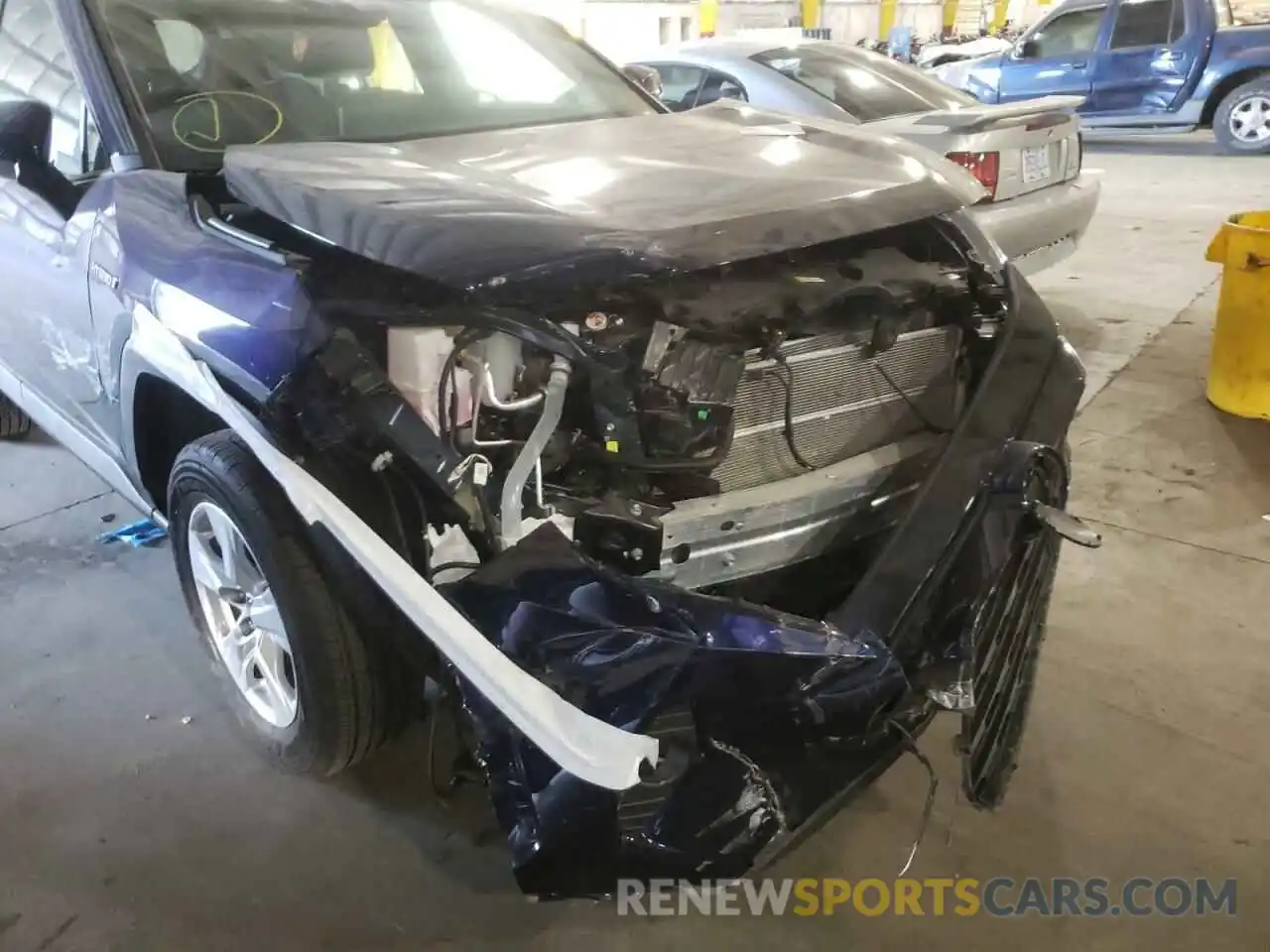 9 Photograph of a damaged car 2T3RWRFV9KW039049 TOYOTA RAV4 2019