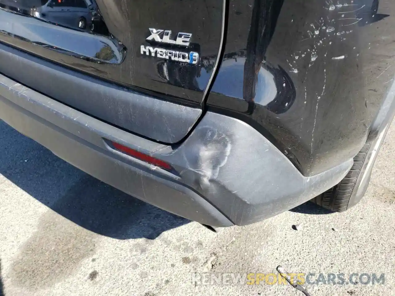 9 Photograph of a damaged car 2T3RWRFVXKW015777 TOYOTA RAV4 2019