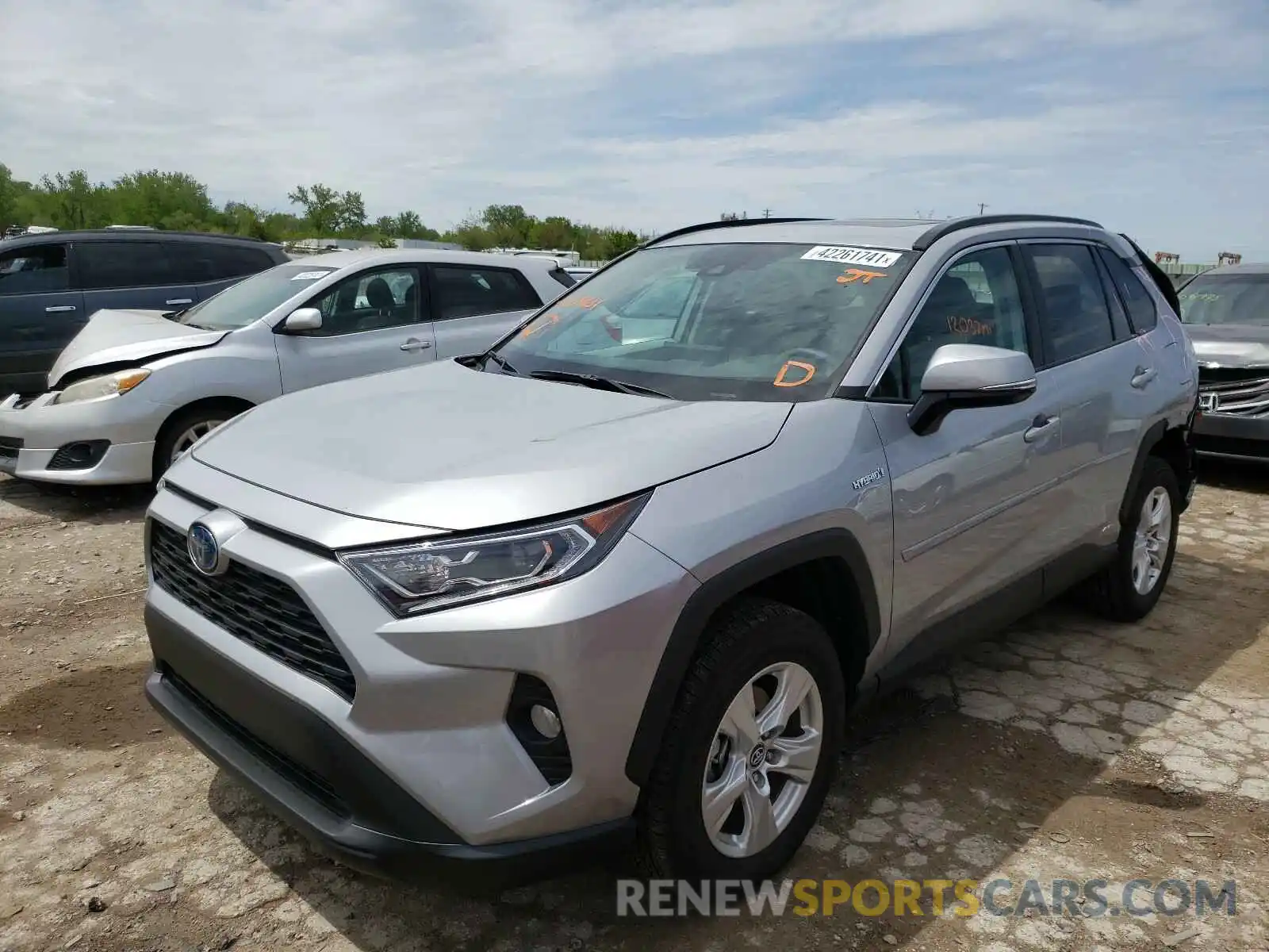 2 Photograph of a damaged car 2T3RWRFVXKW029131 TOYOTA RAV4 2019