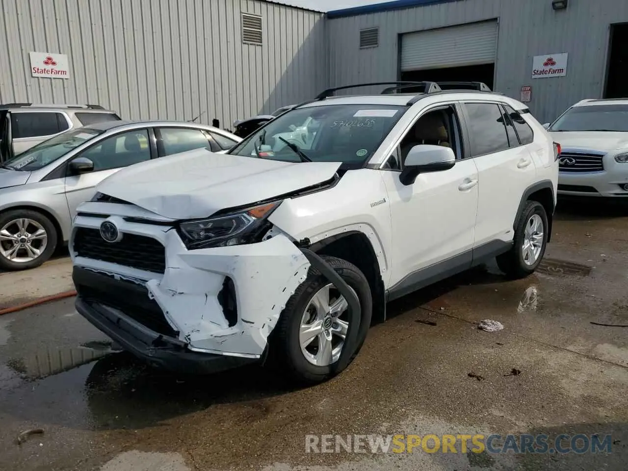 1 Photograph of a damaged car 2T3RWRFVXKW034684 TOYOTA RAV4 2019