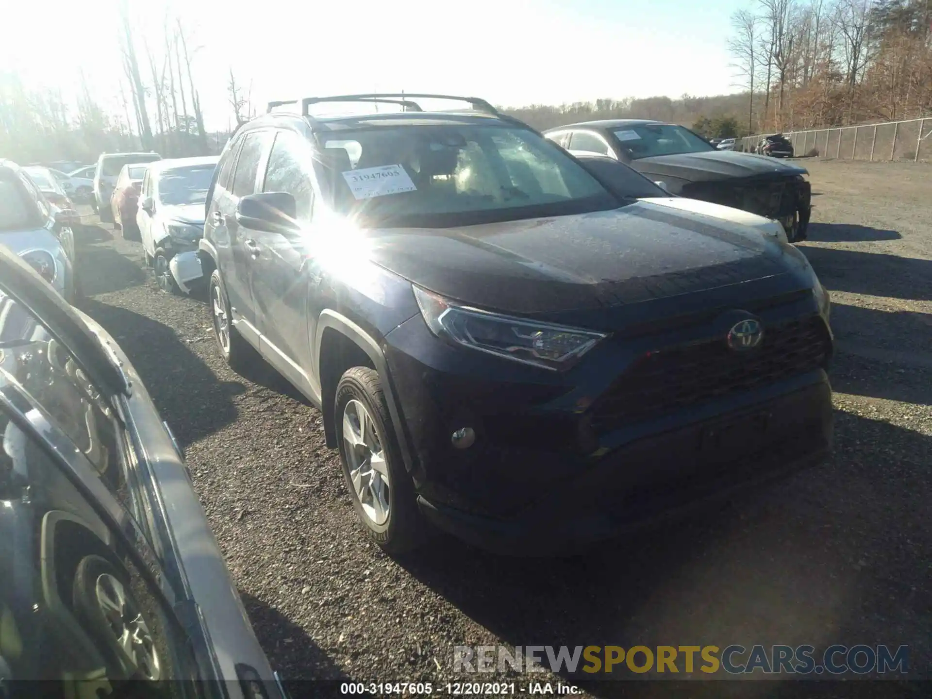 1 Photograph of a damaged car 2T3RWRFVXKW040887 TOYOTA RAV4 2019